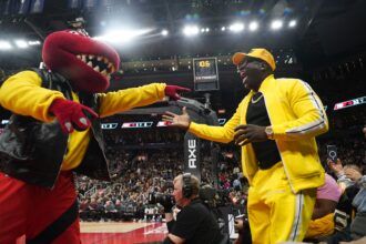Raptors mascot